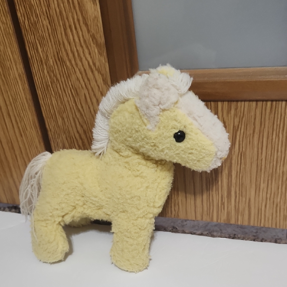 Dakin 1979 Pillow Pet Pampers Horse Yellow Plush Horse Rattles